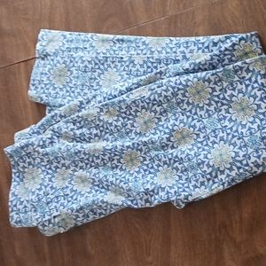 Raffaello size 6 women's pants.